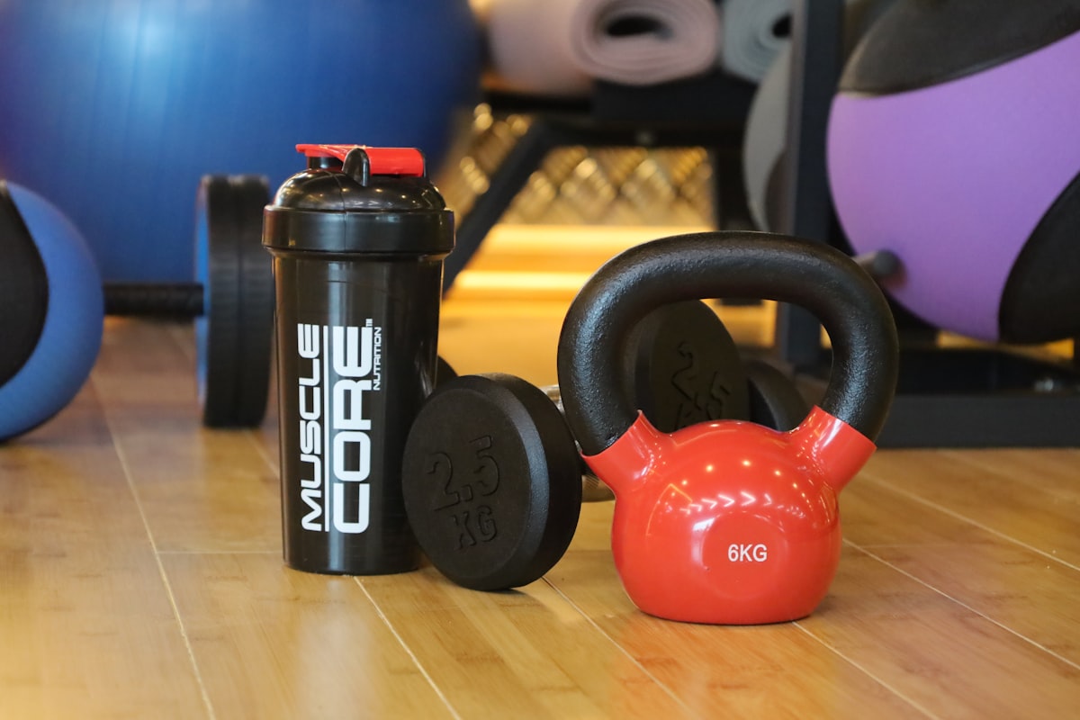 Athlète professionnel montrant les résultats de la nutrition sportive